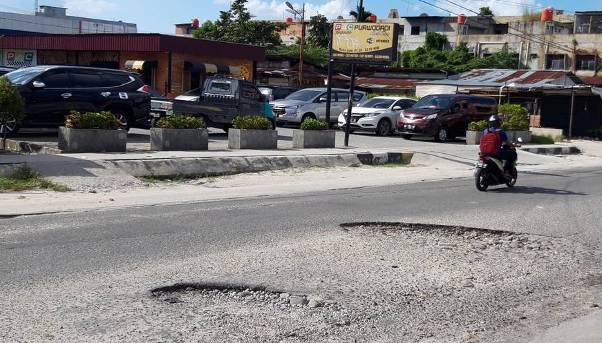 Masih Banyak Ruas Jalan Rusak di Pekanbaru 