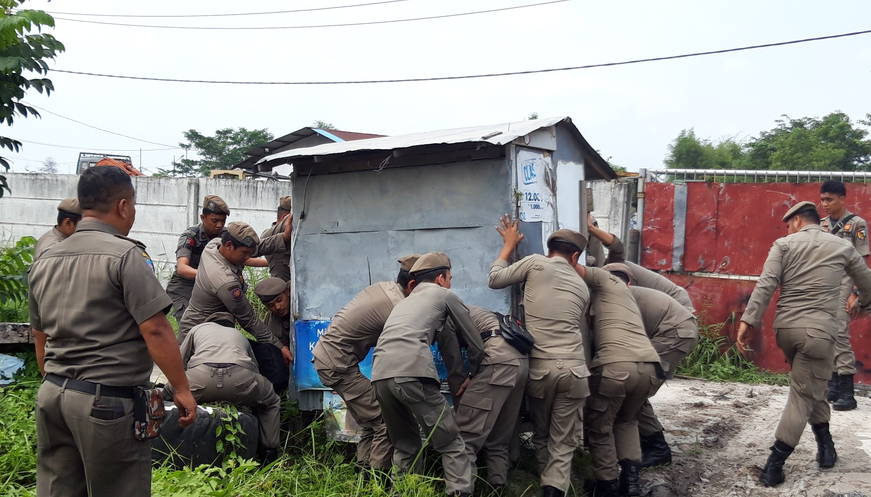 Tiga Pleton Satpol PP Pekanbaru Kembali Tertibkan Gubuk Liar