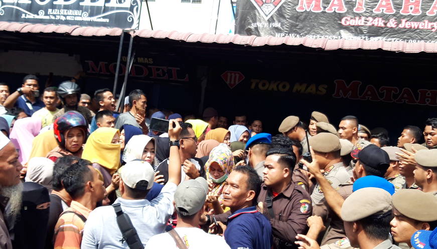 Upaya Pembongkaran TPS Sekitar STC Berlangsung Ricuh 