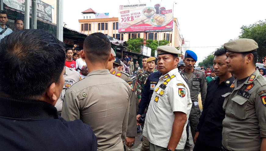 Sejumlah Personel Luka Saat Upaya Penertiban TPS Sekitar STC 