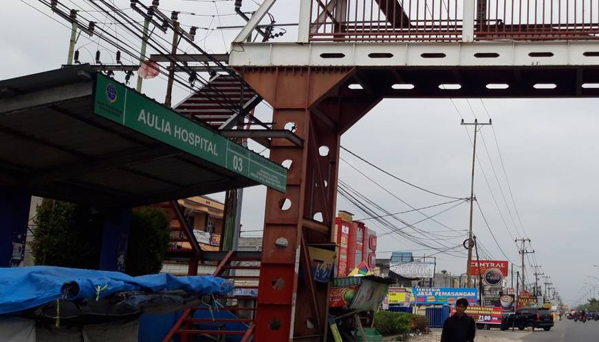 Tangga JPO Dibangun Setelah Sembilan Tahun Berdiri di Jalan HR Soebrantas