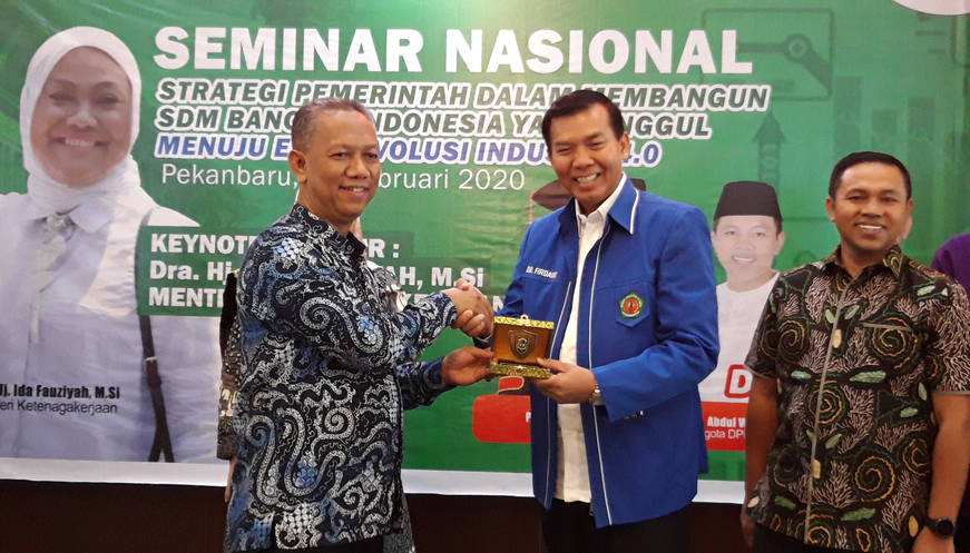 Wako Pekanbaru Jadi Pembicara dalam Diskusi Panel di UIR 