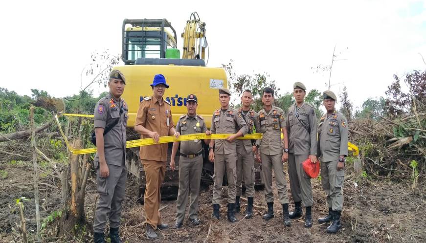 Satpol PP Kota Pekanbaru Segel Alat Berat Saat Hendak Serobot Lahan