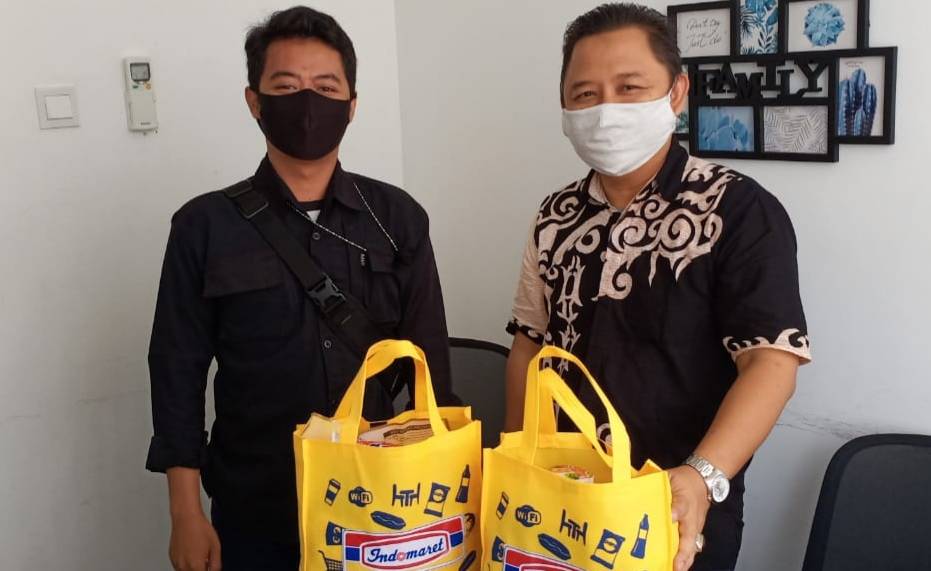  Indomaret Salurkan Paket Sembako Bagi FWL Pekanbaru