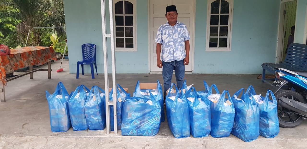 Ketua Fraksi Demokrat DPRD Kota Pekanbaru Berbagi 200 Nasi Kotak Untuk Warga Buka Puasa