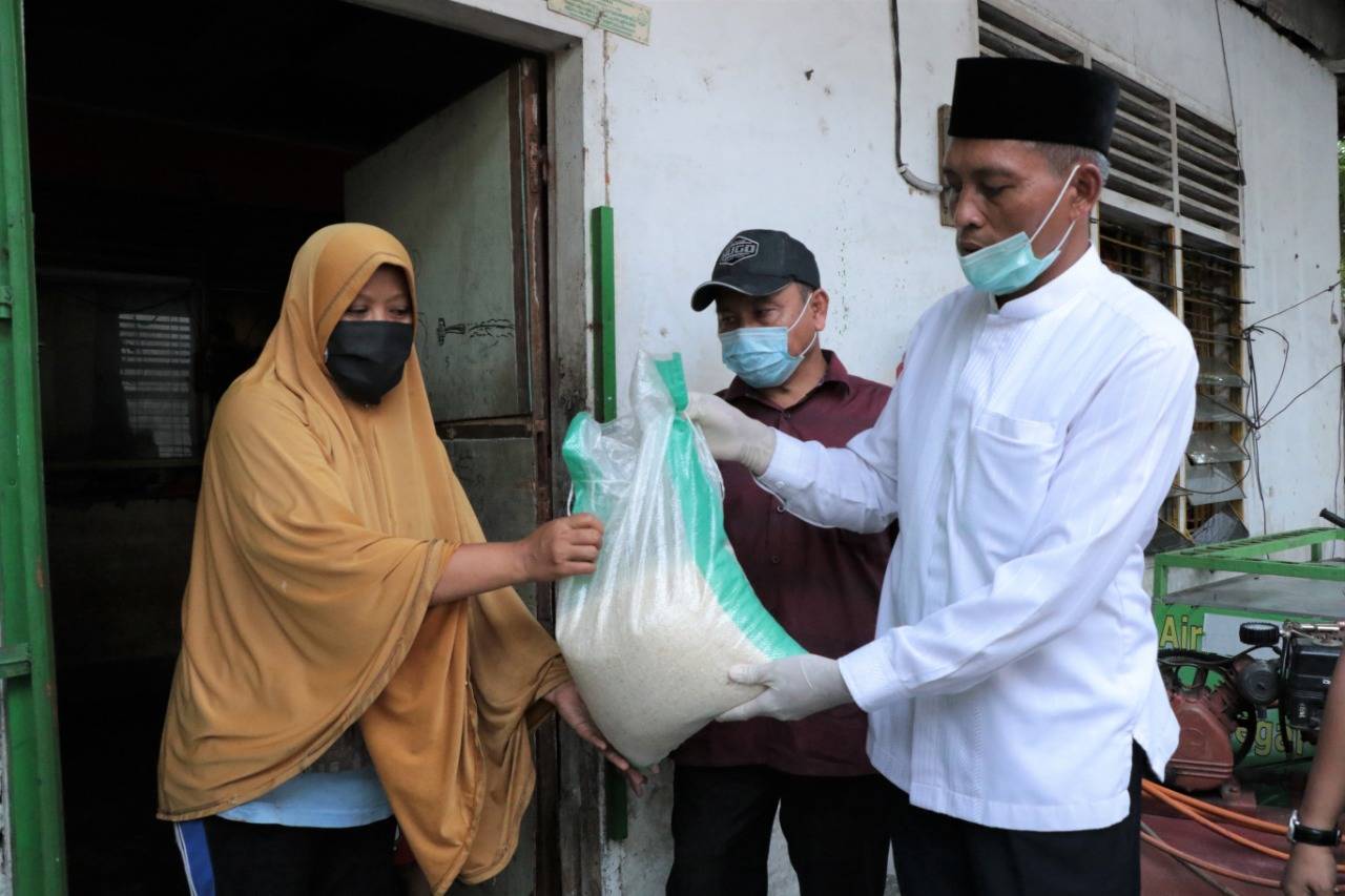  Wawako Pekanbaru Pastikan Bantuan Pangan Tersalur Langsung ke Masyarakat Terdampak Covid-19