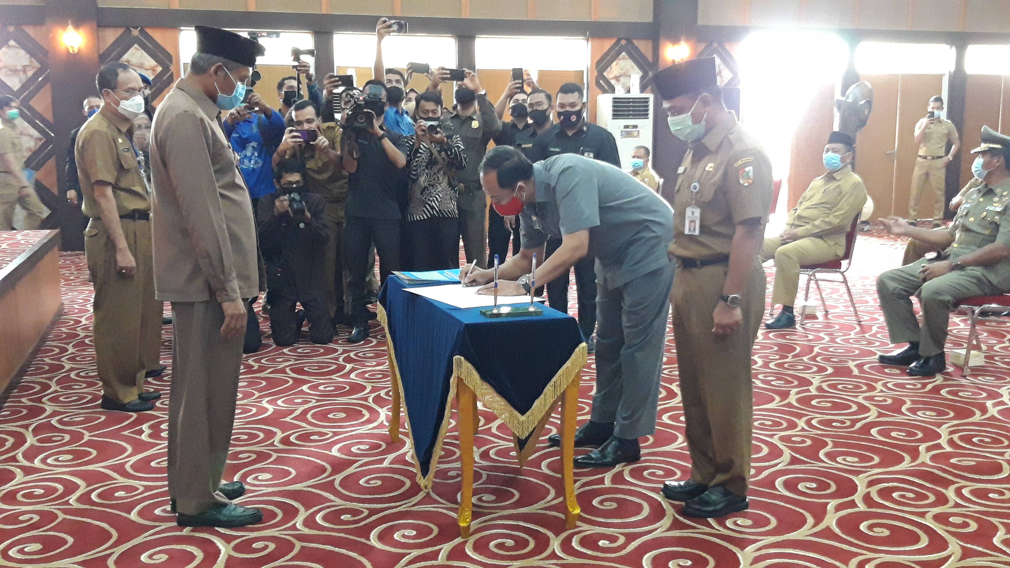 Mantan Sekda Akhirnya Serahkan Mobnas ke Plt Sekda Kota Pekanbaru