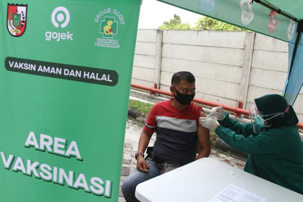 Ratusan Mitra Driver Gojek di Kota Pekanbaru Jalani Vaksinasi Covid-19 