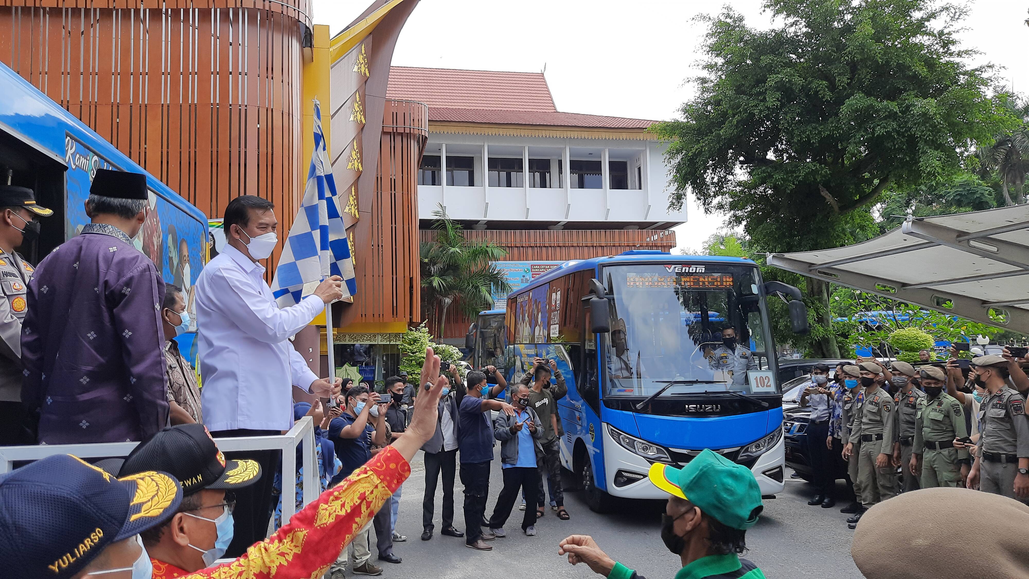 Wako Pekanbaru Luncurkan Lima Unit Bus Vaksinasi Covid-19 Keliling