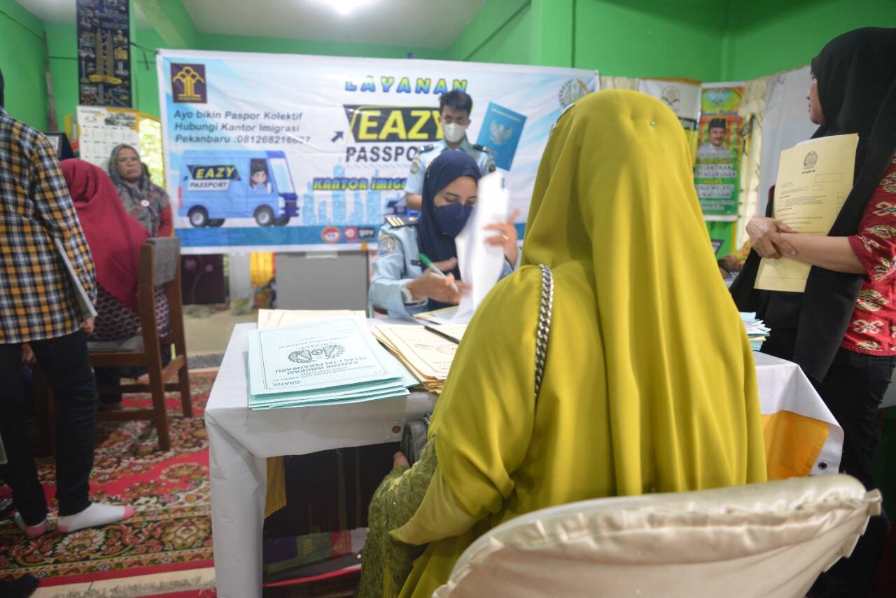 Masyarakat Antusias Akses Layanan Eazy Passport di DMDI Riau