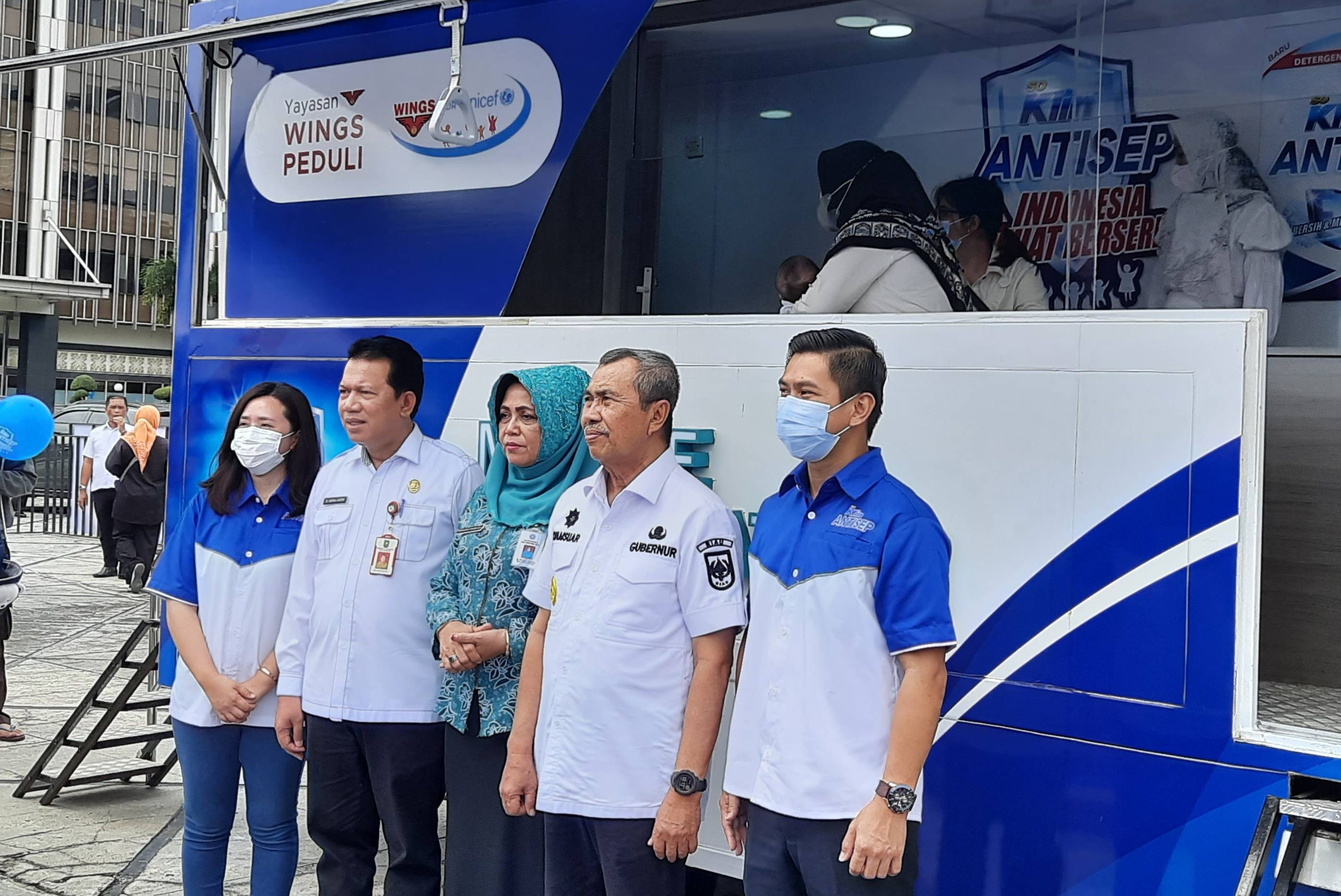 SoKlin Antisep Indonesia Sehat Berseri Dukung Percepatan Imunisasi Dasar Lengkap Bagi Anak