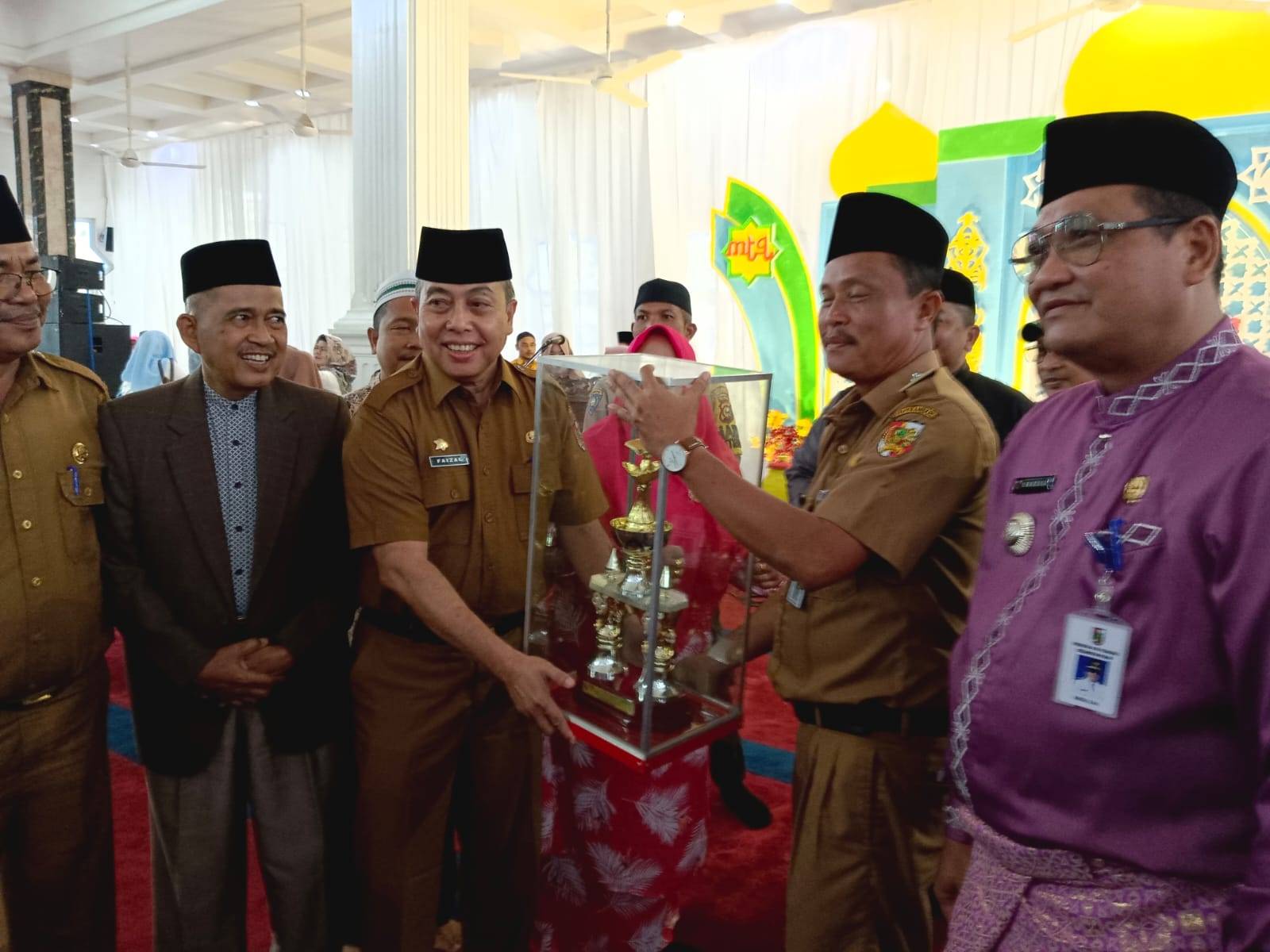 Tutup MTQ Kecamatan Kulim, Asisten I Ajak Masyarakat Dukung Program Utama Pj Walikota