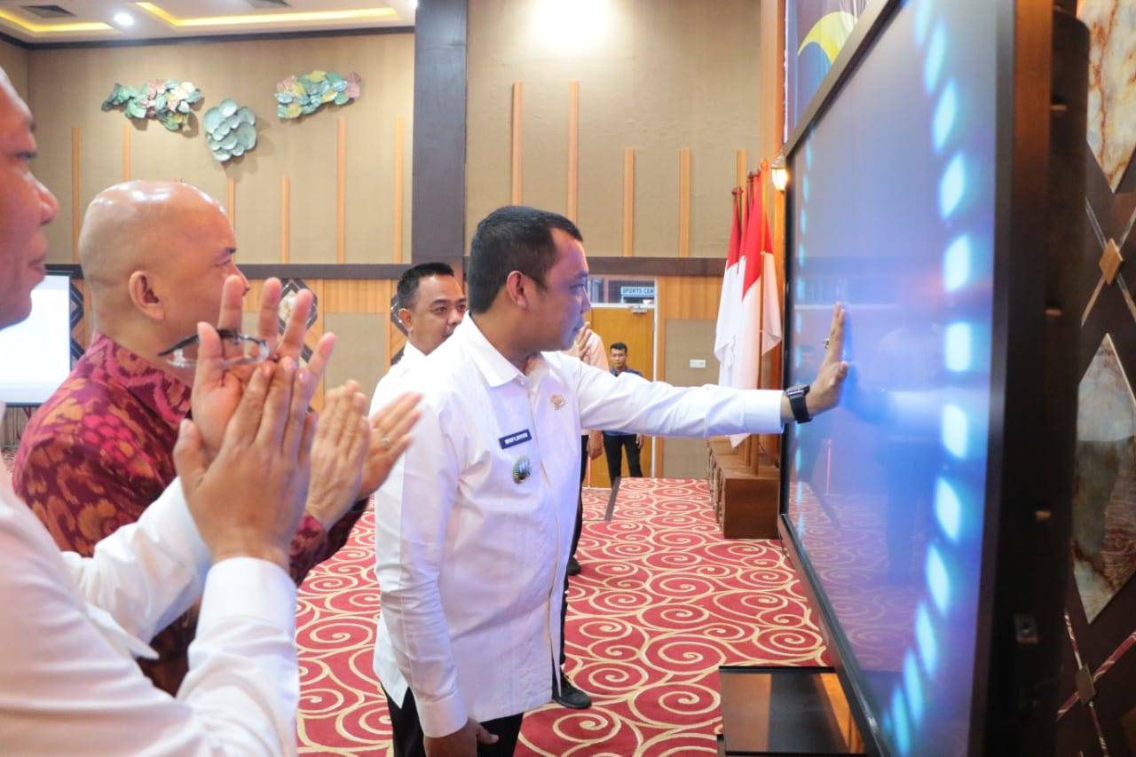 Beri Penghargaan Inovatif, Pj Walikota Pekanbaru Luncurkan Aplikasi PEKA