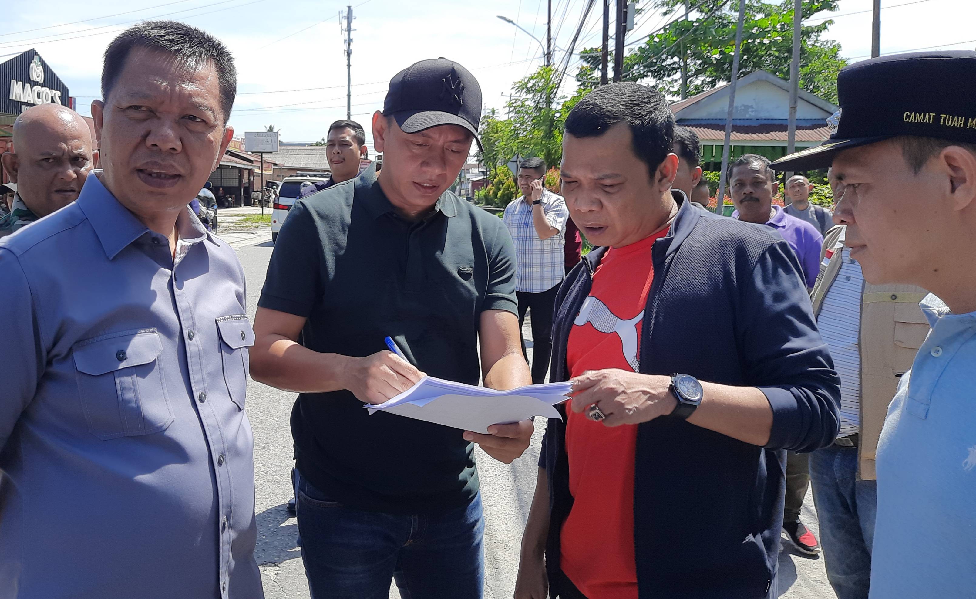 Pj Walikota Pekanbaru Tinjau Progres Overlay Jalan Suka Karya
