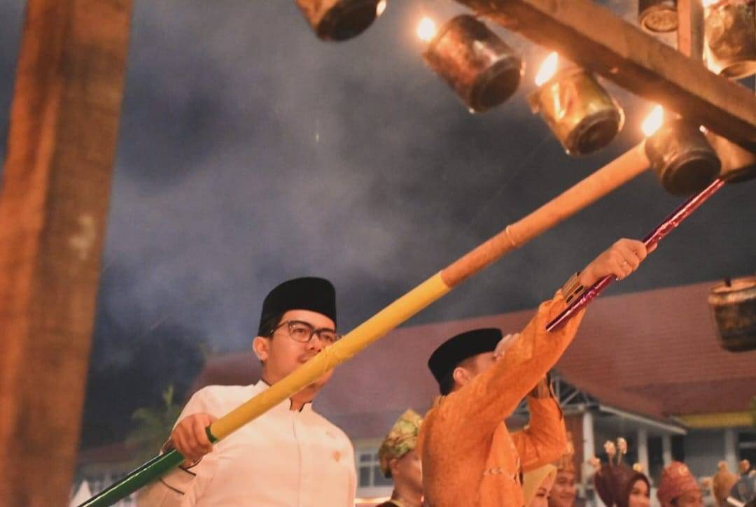 Ginda Burnama Puji Kemeriahan Festival Lampu Colok 1445 H di Kota Pekanbaru