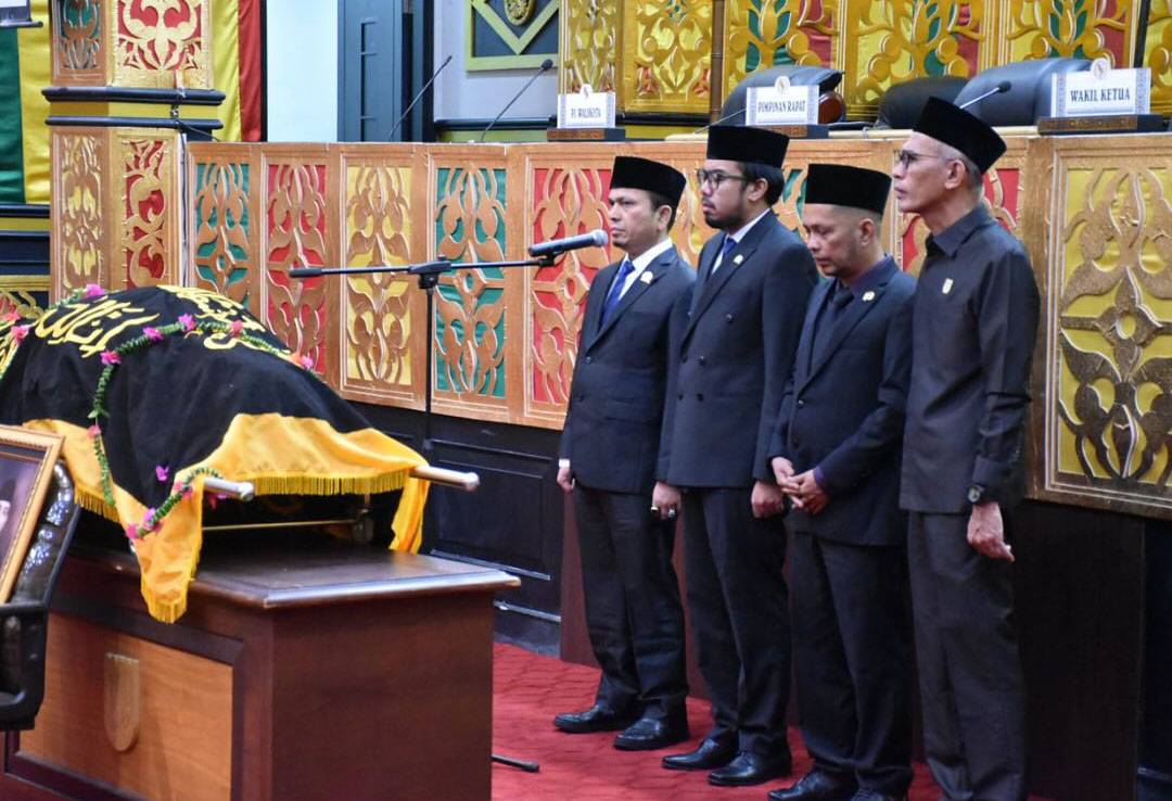 Ketua DPRD Pekanbaru Beri Penghormatan Untuk Almarhum Dalam Rapat Paripurna 