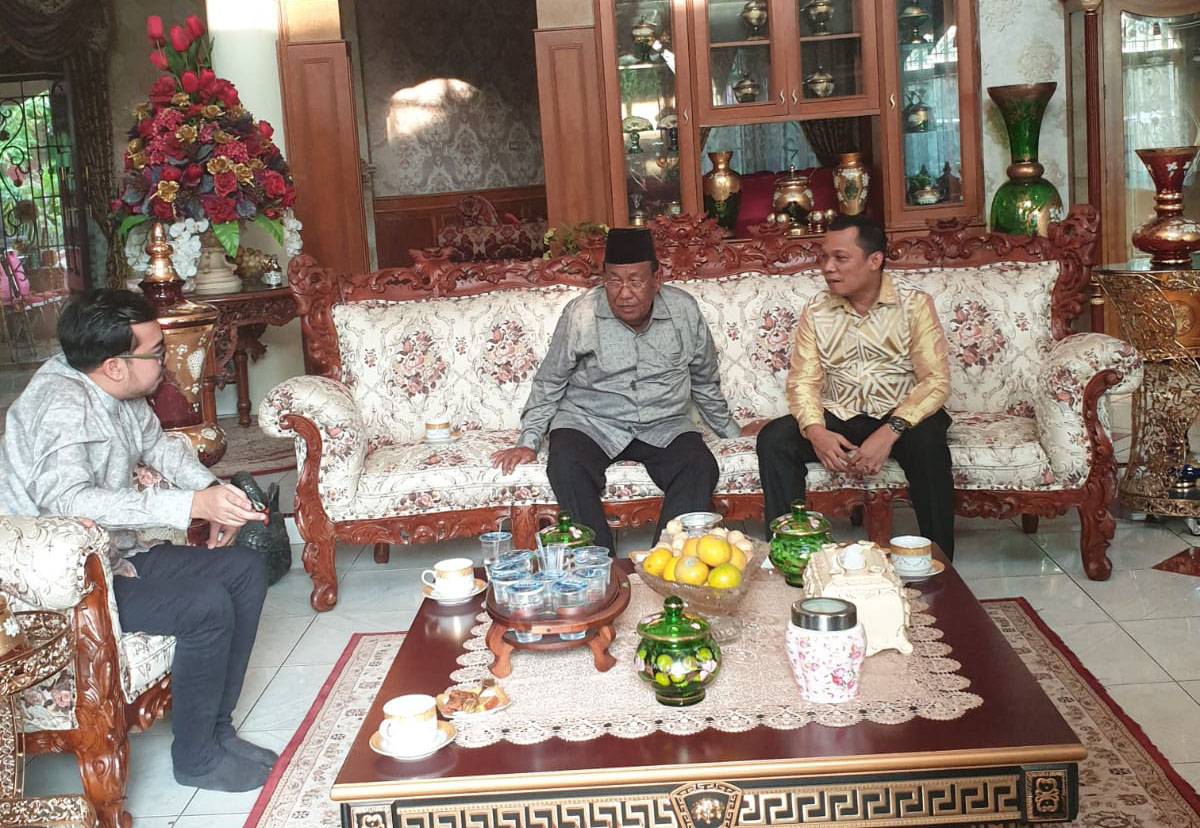 Wakil Ketua DPRD Ginda Burnama Silaturahmi ke Tokoh Riau Wan Thamrin 