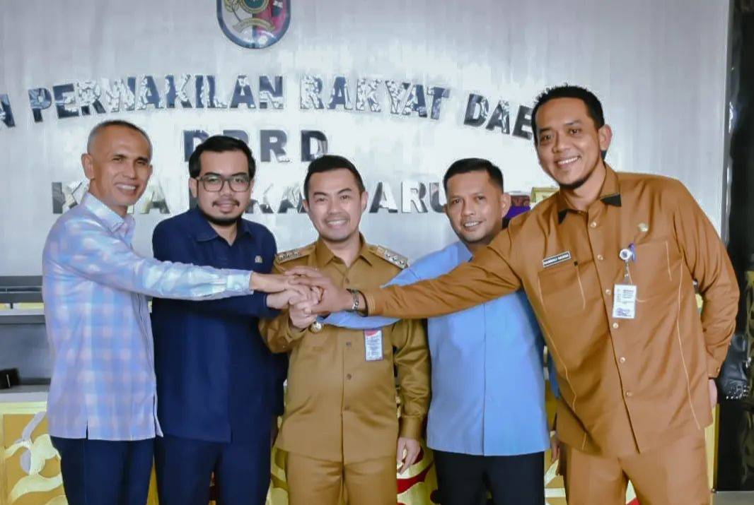 Pj Walikota Risnandar Mahiwa Kunjungan ke DPRD Kota Pekanbaru