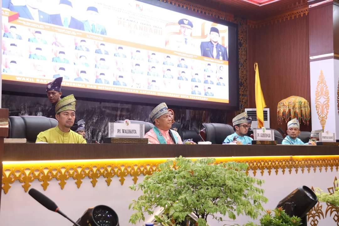 Paripurna HUT Kota Pekanbaru ke-240 dihadiri Pimpinan DPRD Pekanbaru