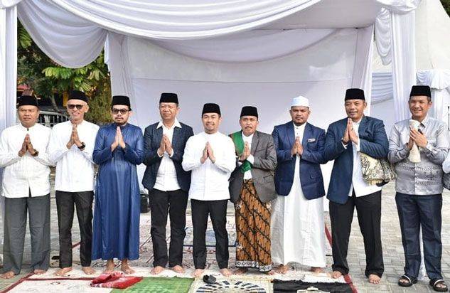 Pimpinan DPRD Pekanbaru Tunaikan Sholat Idul Adha 2024 Bersama Pj Wako di Lapangan MPP 
