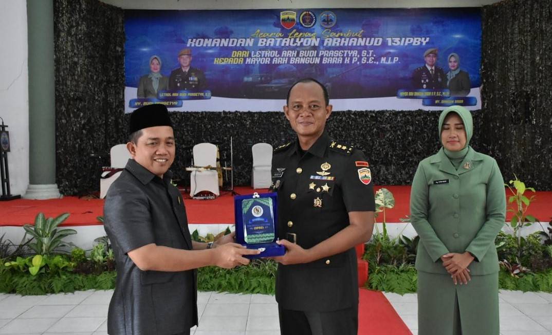 Upacara Sertijab Komandan Arhanud 13/PBY Dihadiri Pimpinan DPRD Pekanbaru