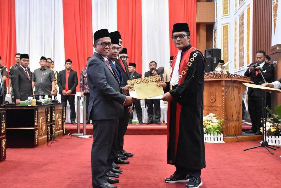 Ketua dan Wakil Ketua DPRD Kota Pekanbaru Resmi Dilantik