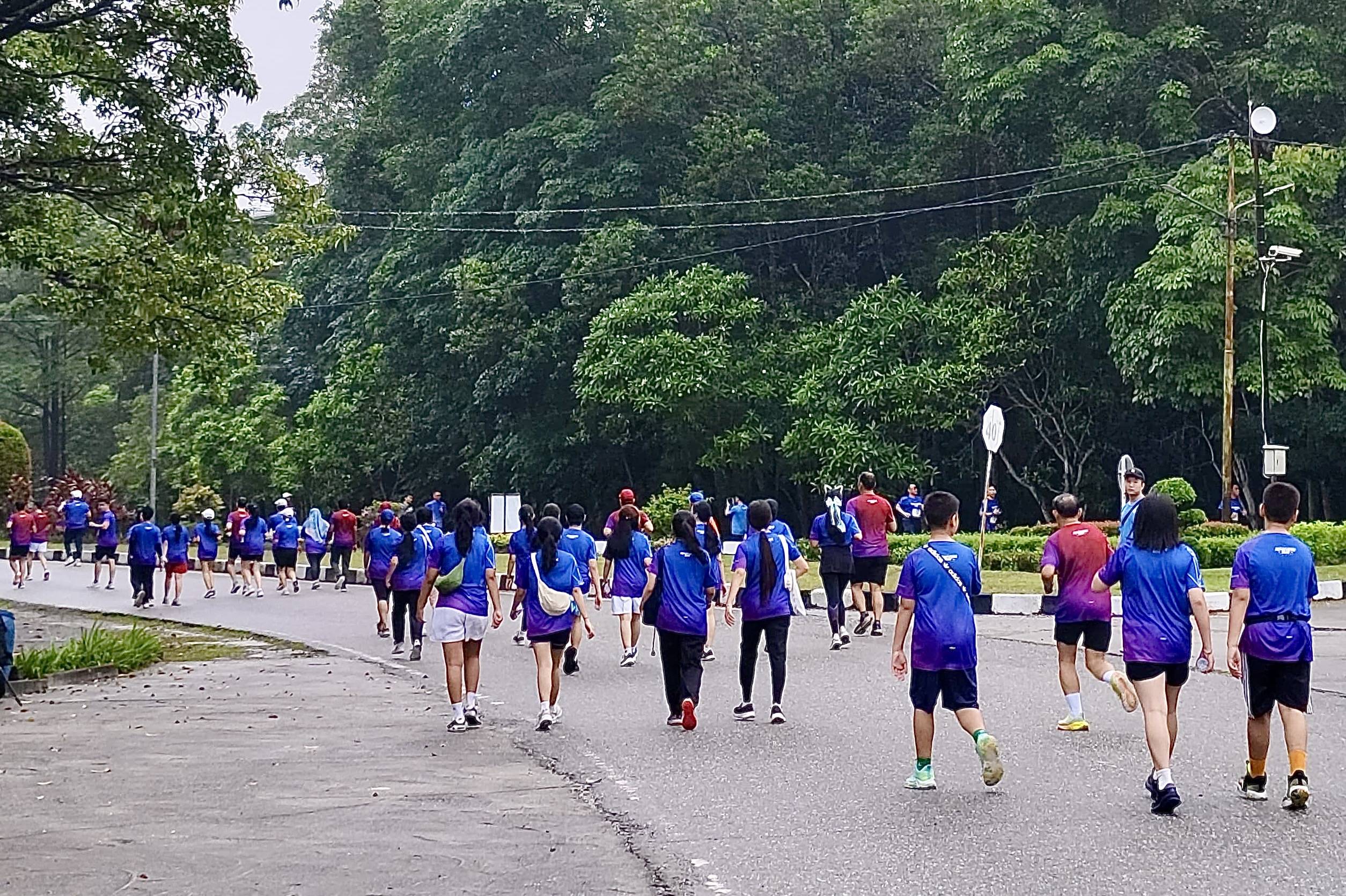 1.800 Peserta Meriahkan Achievers Run di Pekanbaru Meski Diguyur Hujan 