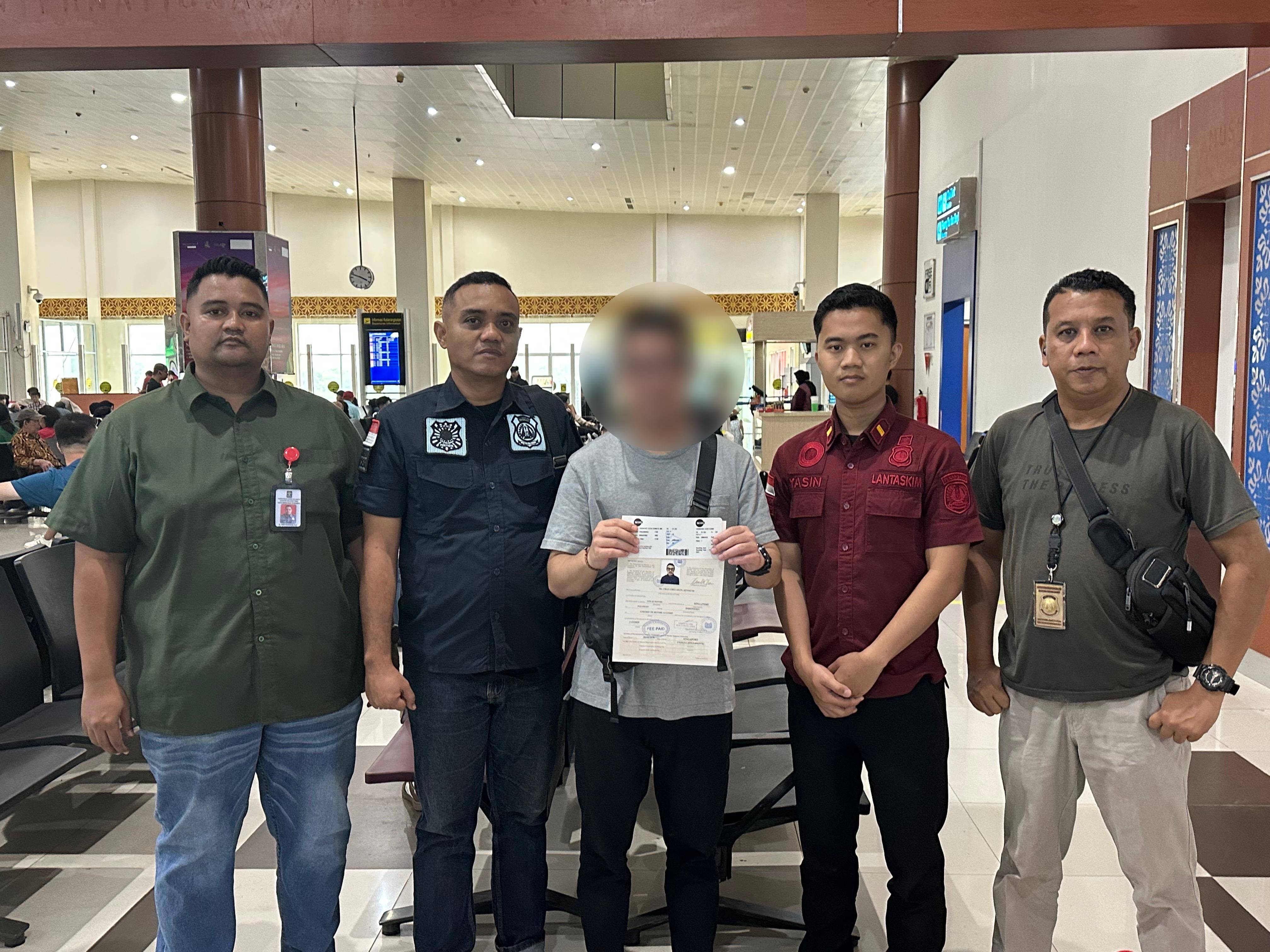 Imigrasi Pekanbaru Deportasi Warga Singapura 