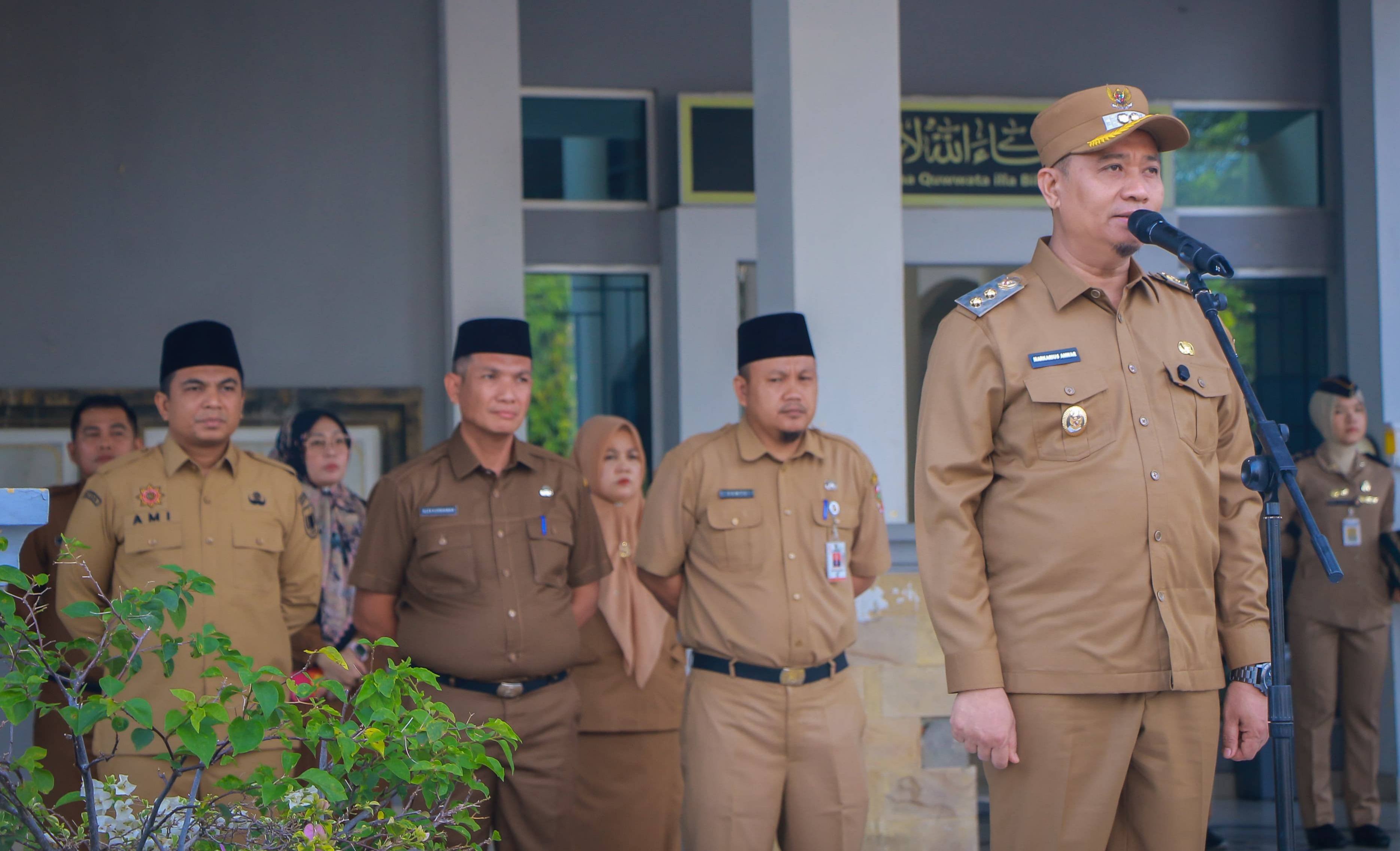 Wawako Beri Arahan Dalam Apel di Bapenda  Pekanbaru 