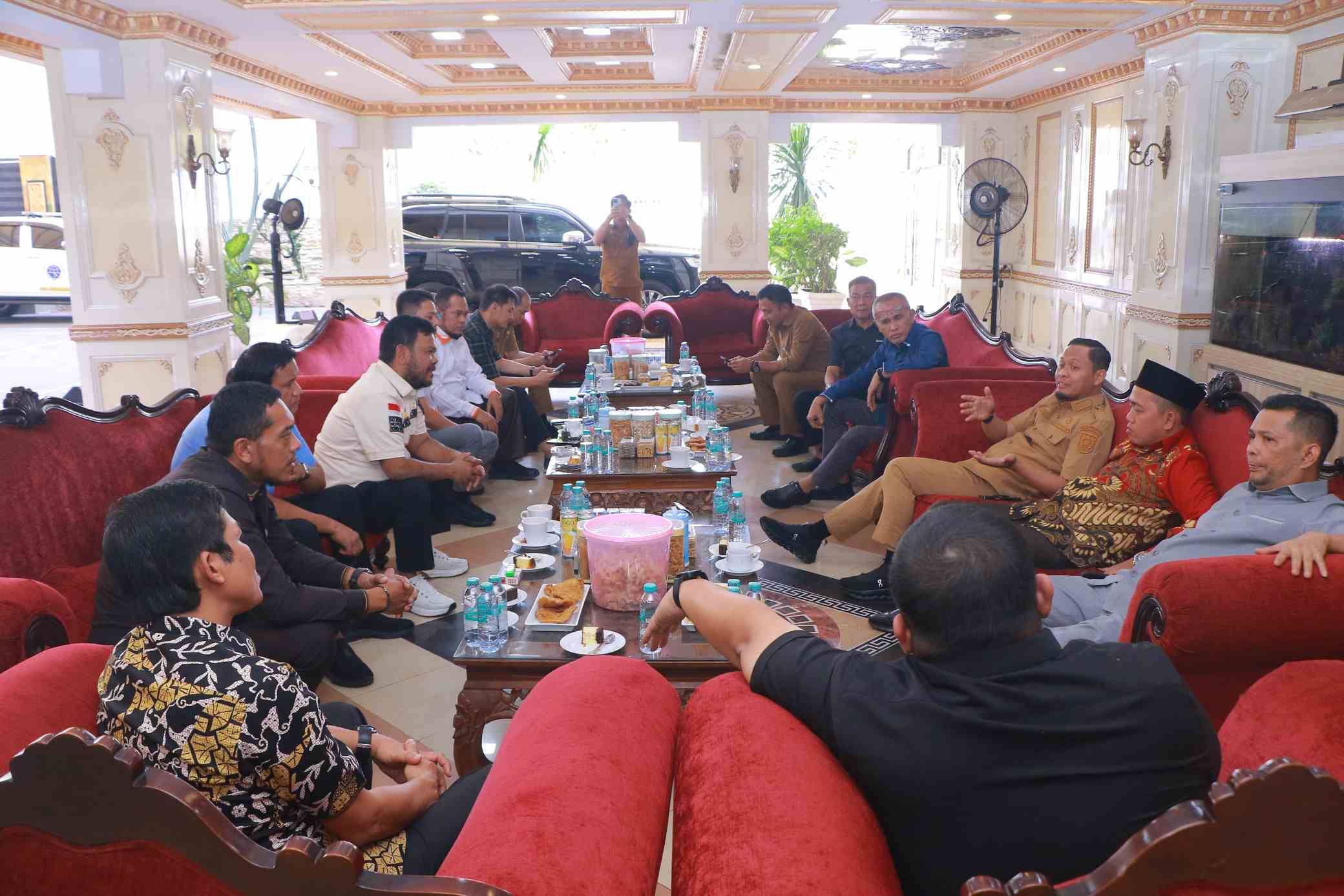 Wako Silaturahmi dengan Pimpinan DPRD Pekanbaru Dalam Momen Idul Fitri