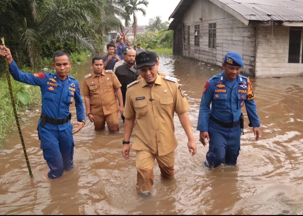 Wako Telusuri Sungai Siak Cari Solusi Banjir di Pekanbaru