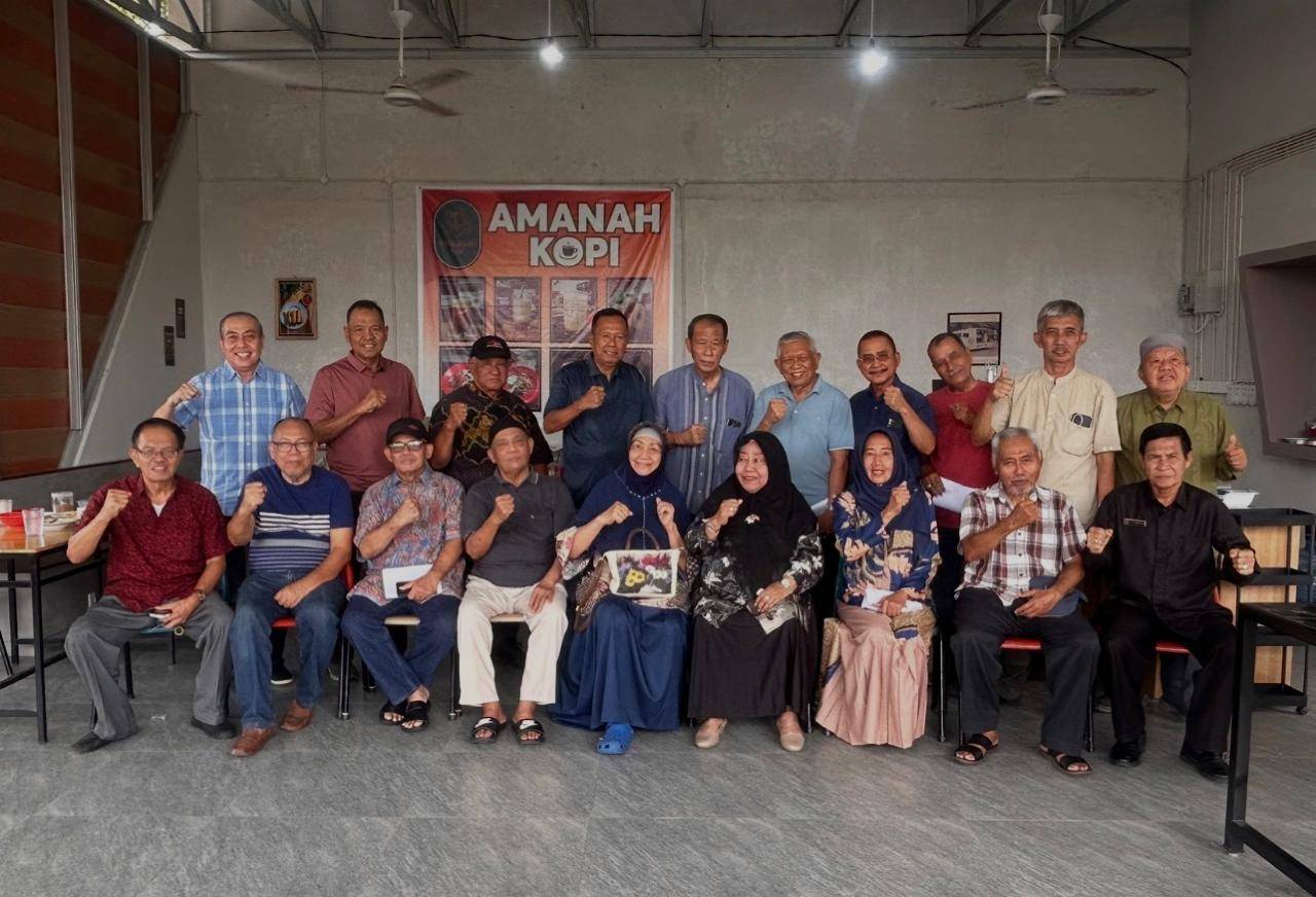 Ikatan Keluarga Alumni APDN Pekanbaru Purna Bhakti Salurkan Bantuan Bagi Warga Terdampak Bencana di Kabupaten Agam 
