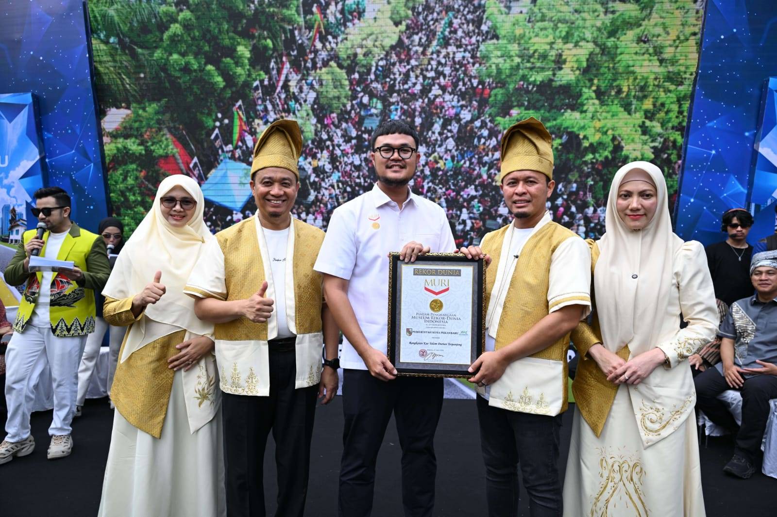 IRekor MURI Jadi Kado Terindah Hari Jadi ke 242 Pekanbaru 